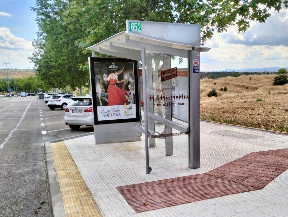 Imagen Ocho nuevas marquesinas de autobús renuevan el entorno urbano de Majadahonda