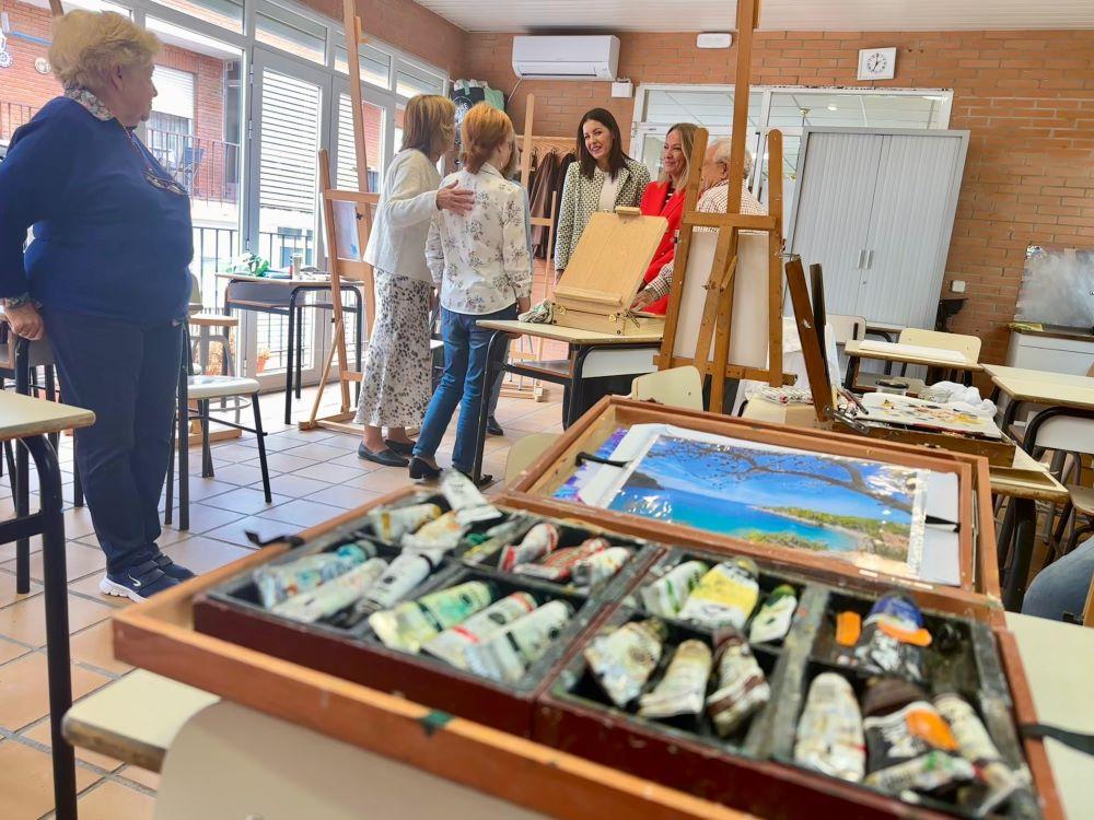 Imagen Club de lectura en inglés, danza creativa, mindfulness o fotografía digital, algunos de los talleres para los mayores en Majadahonda