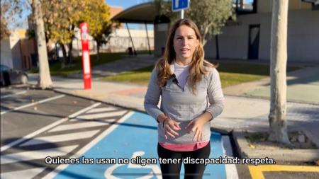 Imagen La atleta paralímpica Sara Andrés protagoniza un vídeo sobre el respeto a las plazas de aparcamiento para personas con movilidad reducida