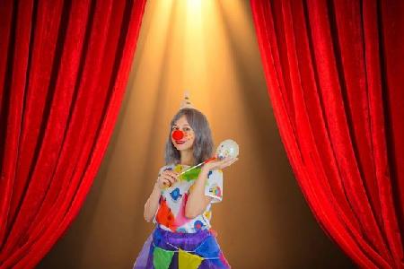 Imagen “Sonrisas a escena” – Taller de teatro, clown y expresión cómica.
